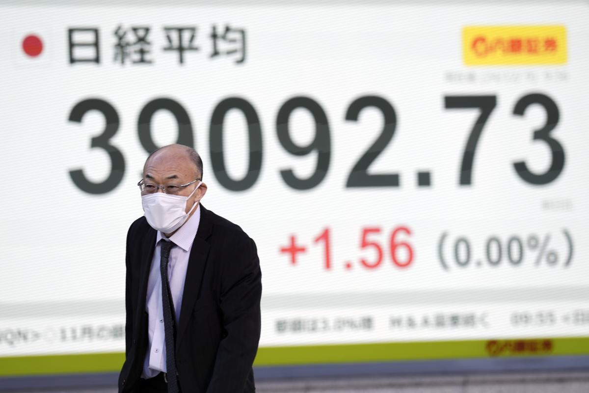 Asian Man Mask Big Number Chinese Economy